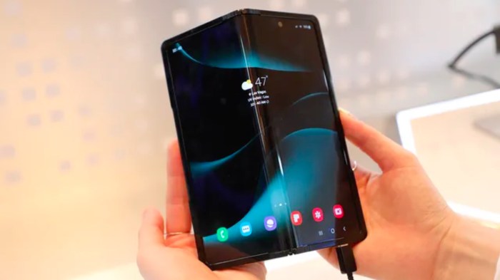 Samsung galaxy fold fold inwards