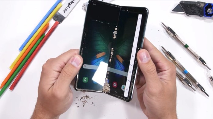 Samsung galaxy fold free display replacements