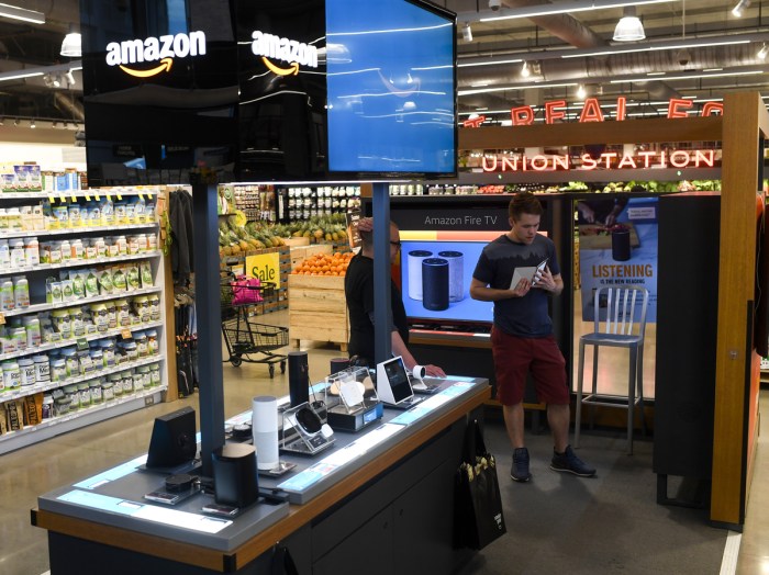 Amazon shut down popup stores