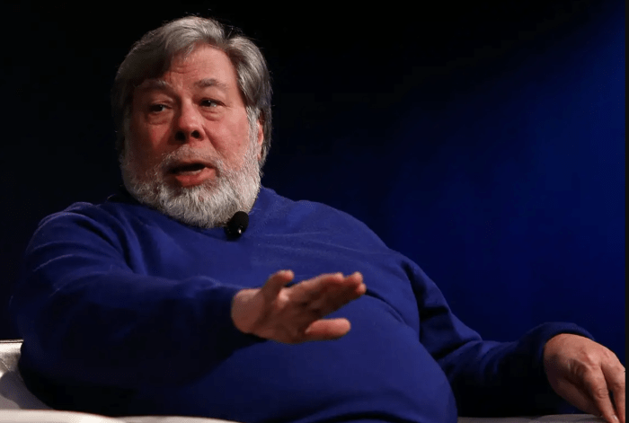 Steve wozniak worried apple no foldable phones